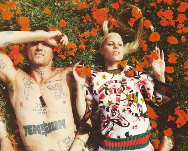Die Antwoord - Baby is On Fire (zaycev.net)