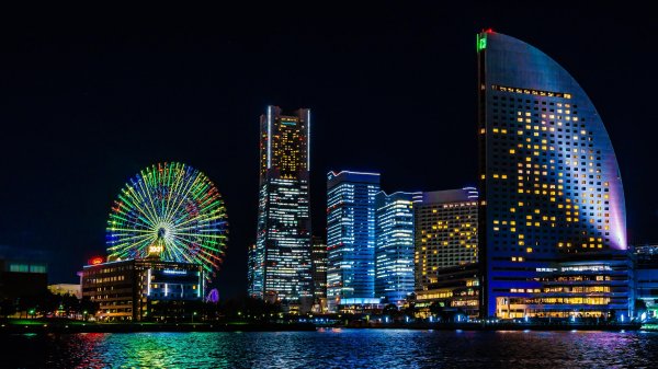 Cosmo Clock 21 &amp; Yokohama Skyscrapers