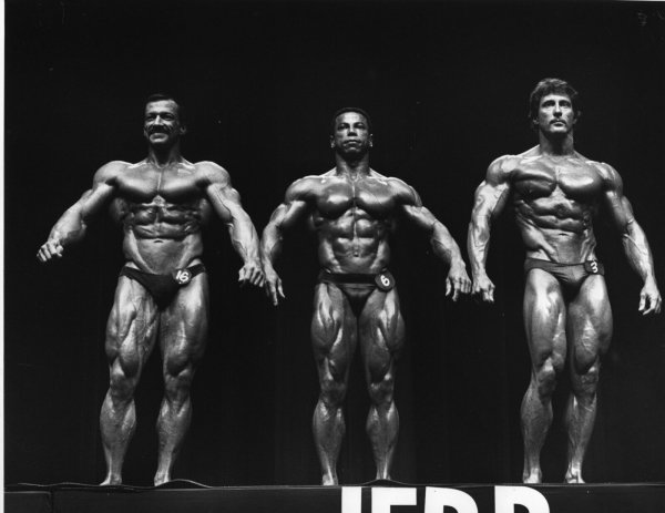 Mr-Olympia-Vintage-Original-Hand-Made-BW-8X10 4