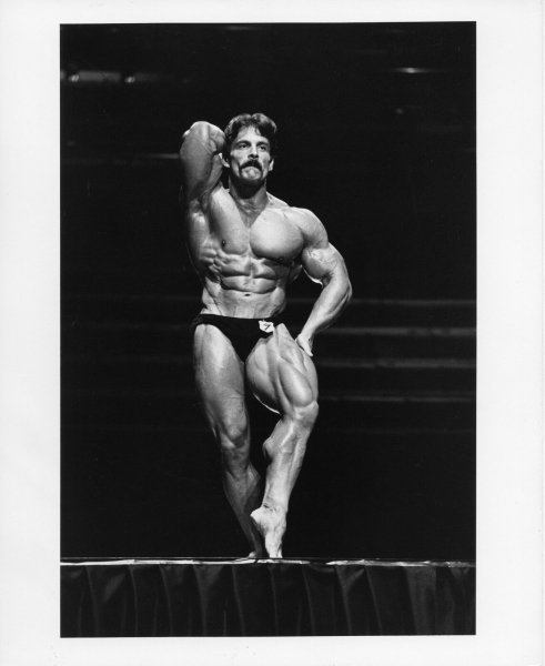 Mr-Olympia-Contest-Mike-Mentzer-Original-Vintage-8X10