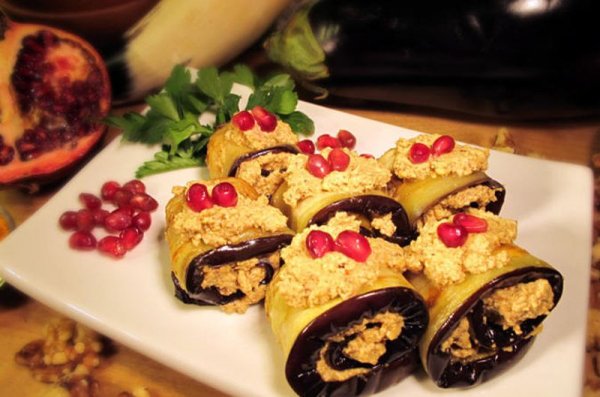 Рулетики из баклажан