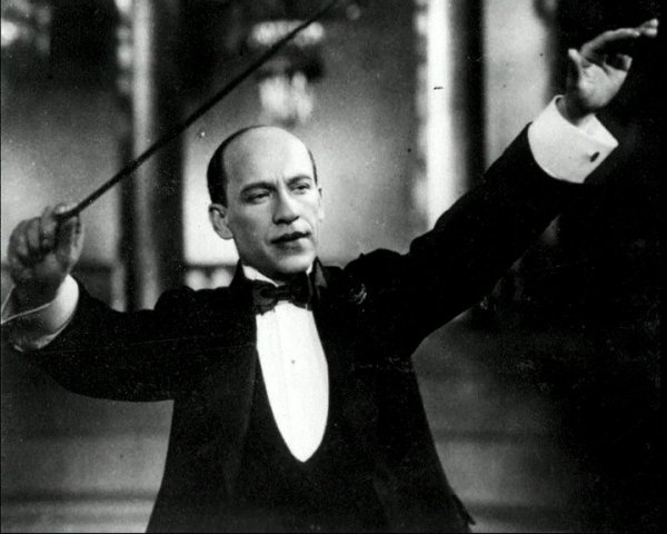 Исаак Дунаевский - Песня о родине (широка страна моя родная ) (-) x-minus.org