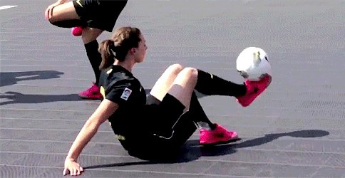 Отлично обращается с мячом!