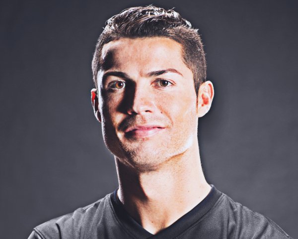 Football player Cristiano Ronaldo close-up face 132147 1