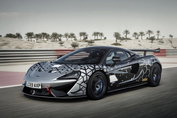Mclaren-620r-2020-kupe-trassa-v8-twin-turbo