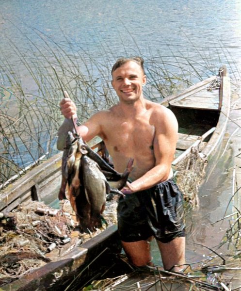 Юрий Гагарин на рыбалке