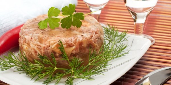 Вкусный домашний холодец из свиных ножек и рулек