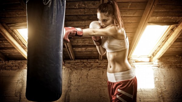 boxing-bag-to-hit-boxing-woman