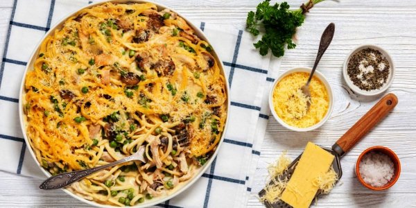 Тетраццини - запеканка с макаронами, индейкой и грибами