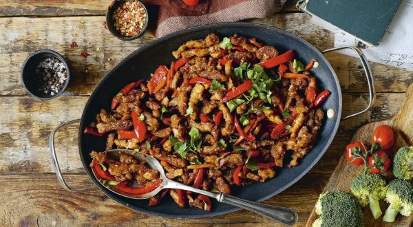 Мясо по-корейски с перцем и морковью
