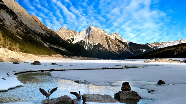 Lock2024-b50 wl medicinelakecanada designpics 1920x1080