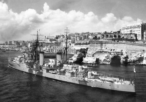 IMG viter59 1953 Black Prince kruiser