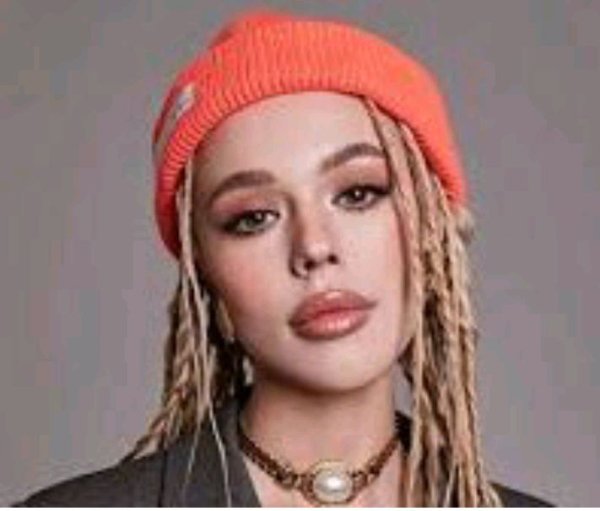 ИИ - Постучал сосед в окошко попросил картошки ложку.