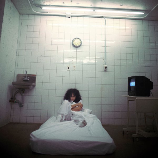 Anna Sofia - Surround Me