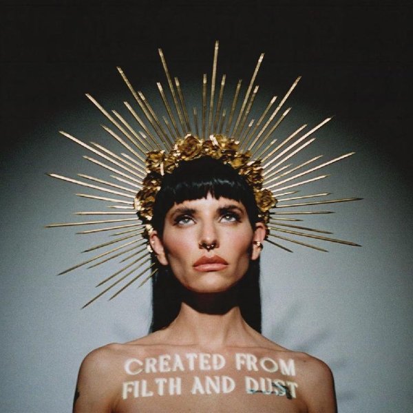 Lilith Czar, Juliet Simms - King