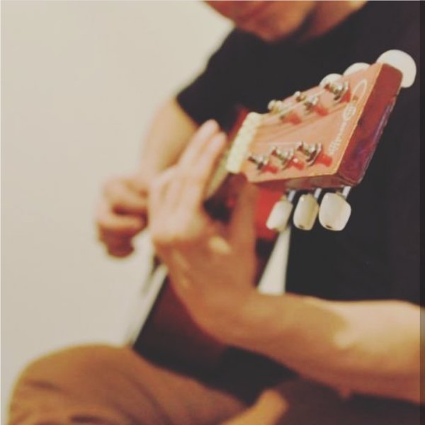 Адам Тариев - Красиво спел Белла под гитару