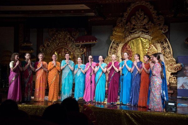 Paree's Group - Live Performance in Cambodia