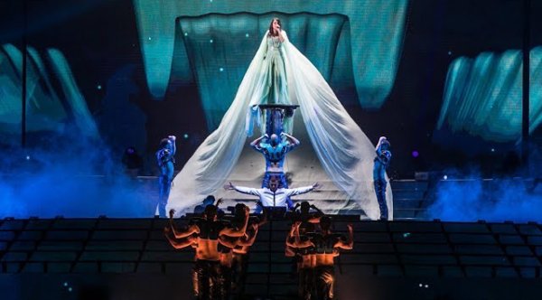 Armin van Buuren - Armin van Buuren feat. Sharon den Adel - In And Out Of Love [Live at The Best Of Armin Only]