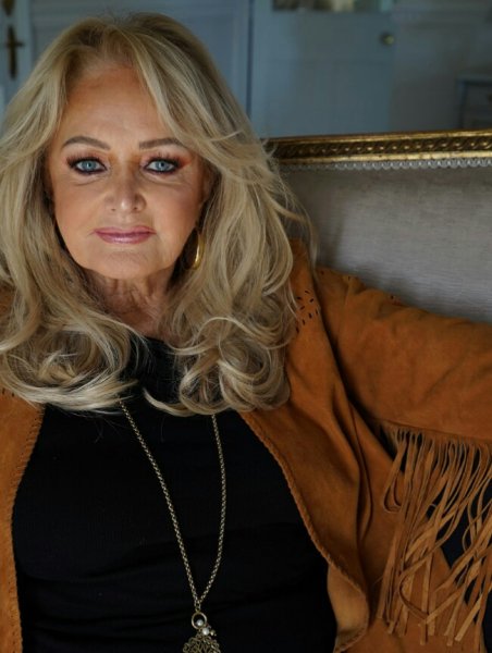 Bonnie Tyler - Holding Out For A Hero