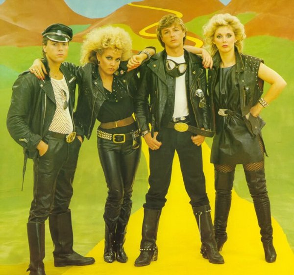 Bucks Fizz - Cold War