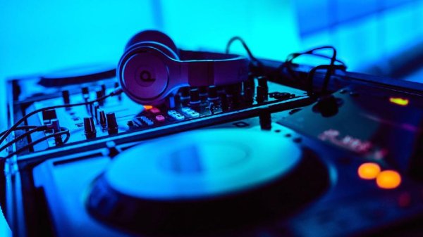 Myra Bro &amp; Zooom - Take It To The Top (DJ Ramezz Radio Mix)