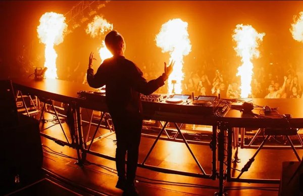 Andrew Rayel - Andrew Rayel live from Empire State Plaza &amp; New York State Capitol, USA - FYH Metropolis