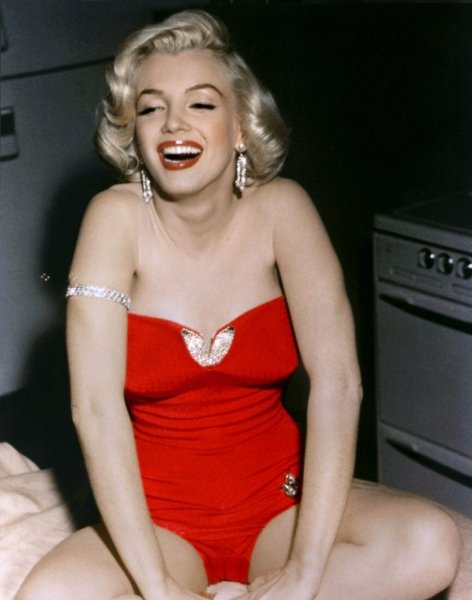Marilyn Monroe - Diamonds Are Girls Best Friends