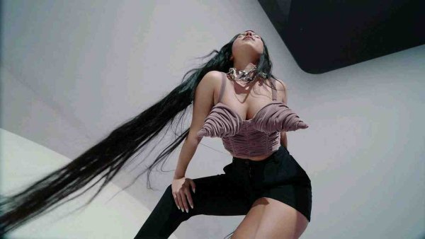 GwINNA Dhurata DoraYUMMY - INNA DHURATA DORA STEFFLON DONYUMMY