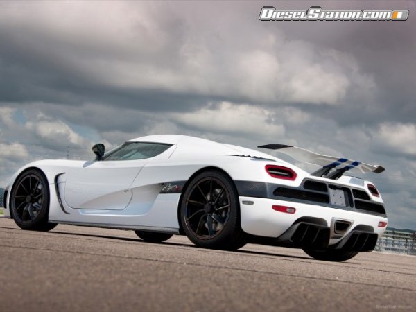 Koenigsegg-Agera-R-2013-15