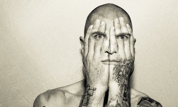 man-mouth-eyes-hands-tattoo-015