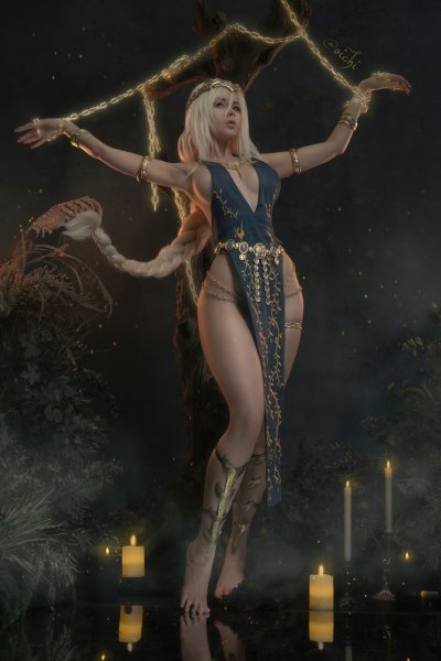 Queen-Marika-the-Eternal-Elden-Ring-Dark-Souls-ero-cosplay
