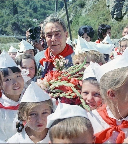 Дорогой Леонид Ильич на встрече с пионерами В Артеке