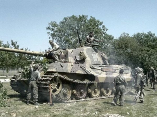 Nemeckie-tanki-krasili-v-seryj-cvet-a-sovetskie-v-zelenyj-4