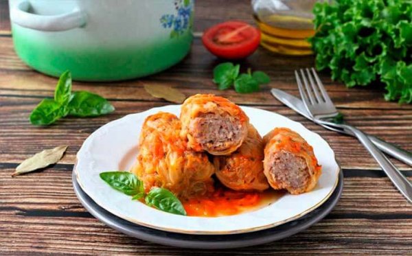 kapustnye-golubcy-s-tomatnoi-pastoi-myasnym-farshem