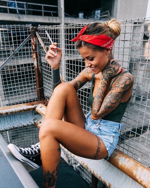 Polubienia 1,175, komentarze 22 Chicks on Choppers&amp;Caf