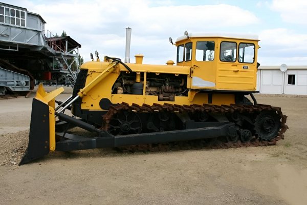 Трактор гусеничный Т-180