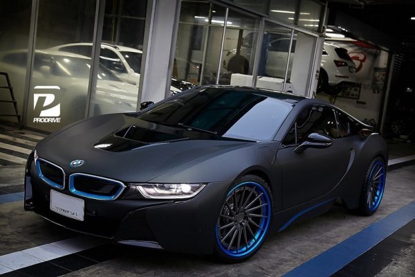 BMW I8