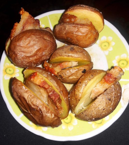 Kartofel pechenyj s salom-vps404.strip2.co