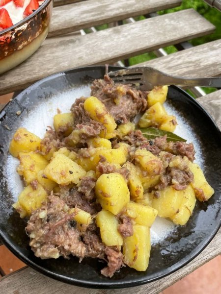 Походная кухня, тушёночка с картошечкой