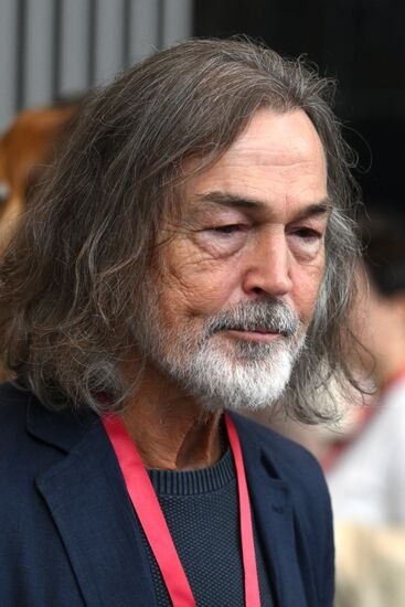 Никас Сафронов