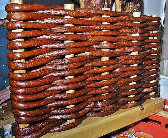 Колбасная стеночка, выглядит просто обворожительно