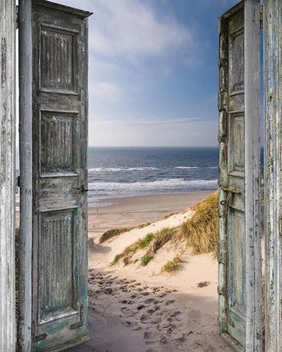 "Море и небо два символа бесконечности."