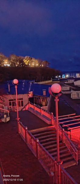 Анапа. Галечный пляж в начале декабря