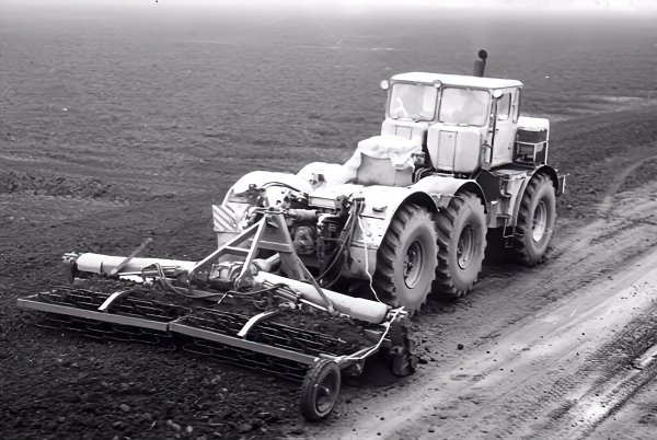 Кировец К-701М 6x6