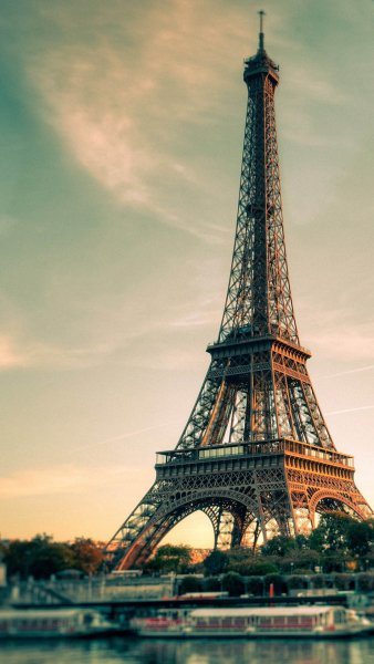 Eiffel-Tower-Tilf-Shift-View-