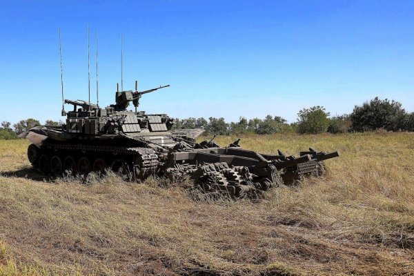 Бронированная машина разминирования БМР-3М Вепрь