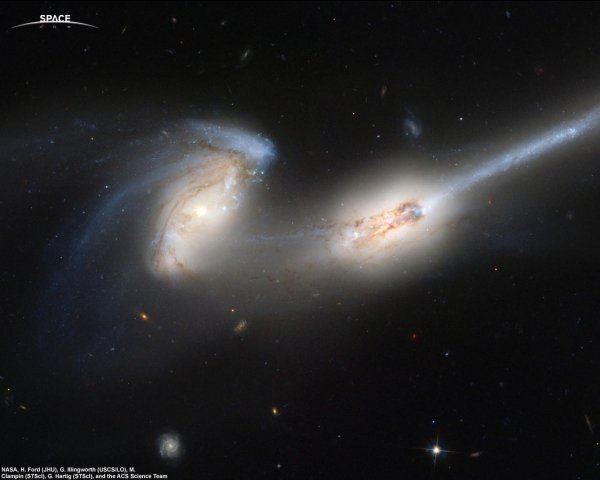 Галактики Мышки (NGC 4676A и NGC 4676B)