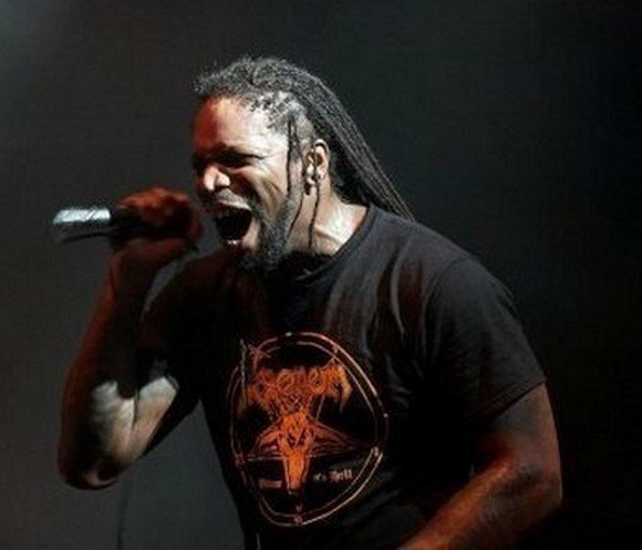 Солист металл-группы Sepultura