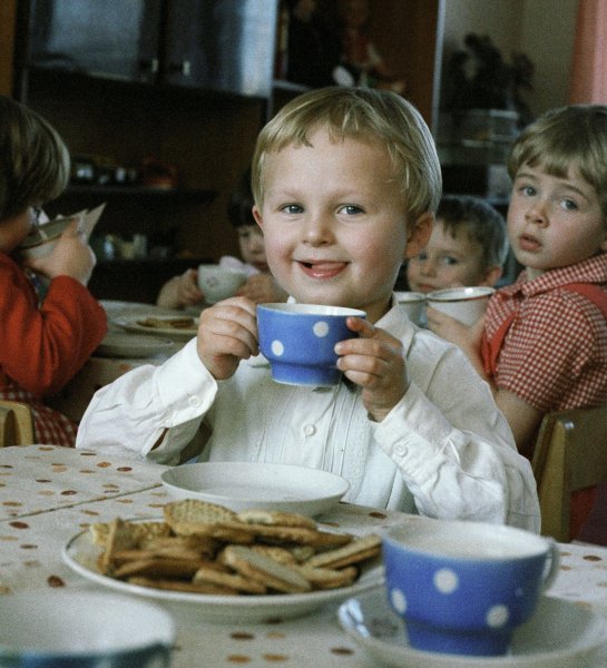 Совхозный-Колхозный Детский садик, полдник 82год