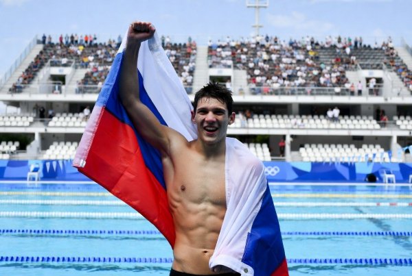 Российским спортсменам официально вернули флаг и гимн